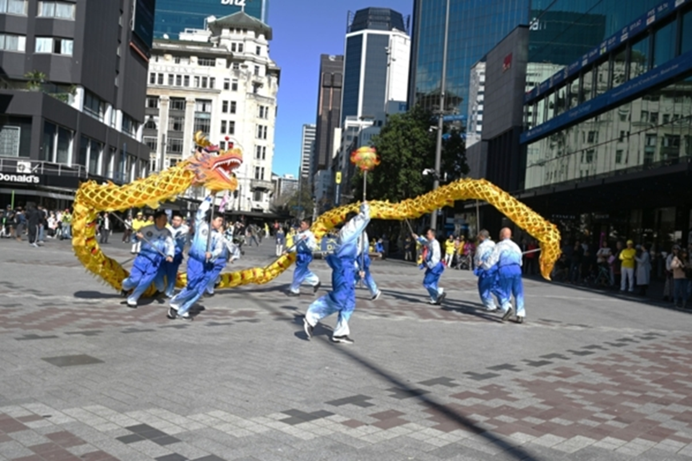 全球 “三<span style='max-width:0px!important;margin-left:-4px;color:#eee!important;'>:</span>退<span style='max-width:0px!important;margin-left:-4px;color:#eee!important;'>.</span>” 华人突破4.5亿 新西兰法轮功庆贺 9 image 4